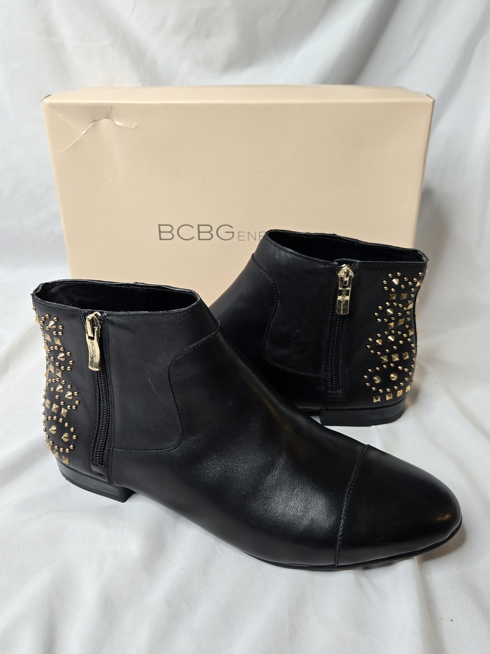 BCBGeneration BG-LOGANN Womens 10M Black Leather Gold Studded Ankle Boots Box